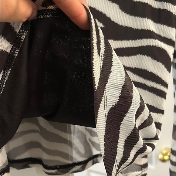 Zebra Print Long Sleeve Top - Picture 3 of 4
